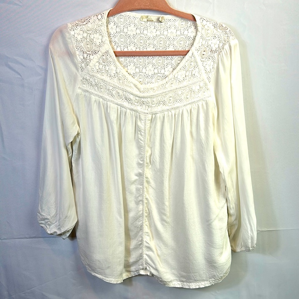 prAna Long Sleeve White Top Size Large Gathered Sleeves Lace Detail  New